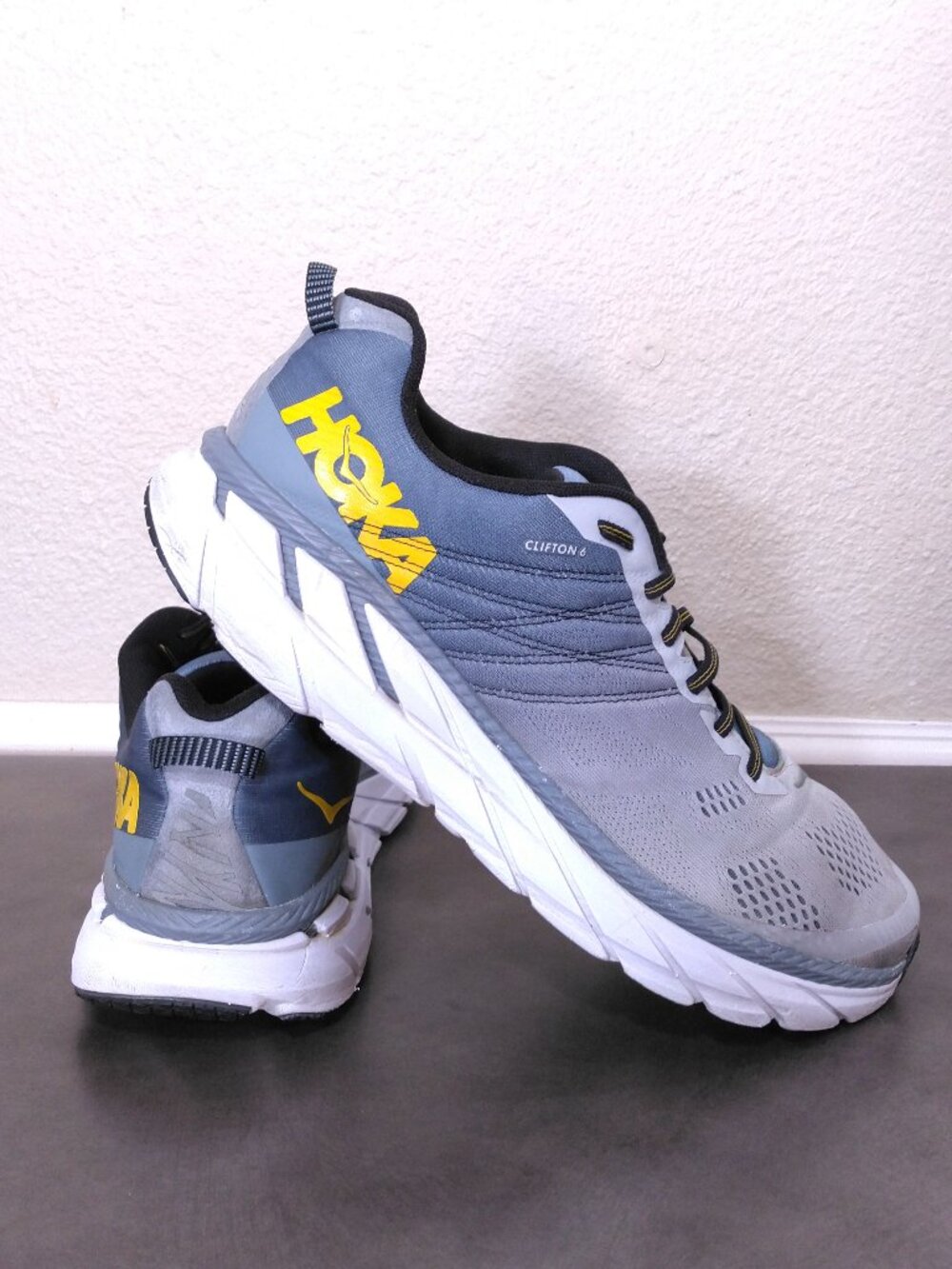 HOKA Clifton 6 Shoes Mens SIZE 15 Lead LUNAR ROCK Silver 1102872 LLRC Running